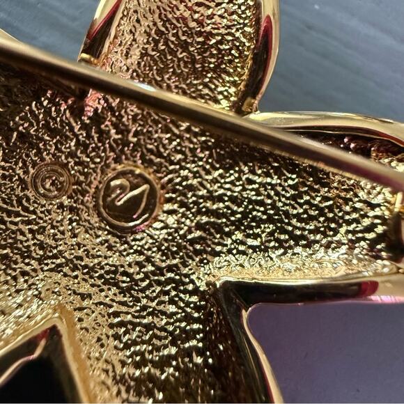 Swarovski Crystal Gold Tone Starfish Pin Brooch - Picture 4 of 7